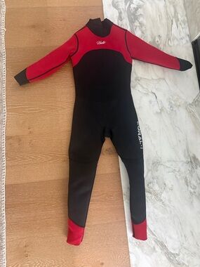 Hevto Kids Red/Black Full-Body Wetsuit - Kids Swim